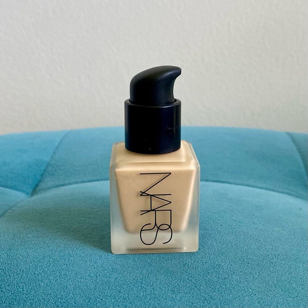 NARS ALL DAY LUMINOUS WEIGHTLESS FOUNDATION in CEYLAN Light 6 Mini size - Rare